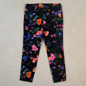 Old Navy Mid-Rise Pixie Pants in Black w/ Colorful Floral